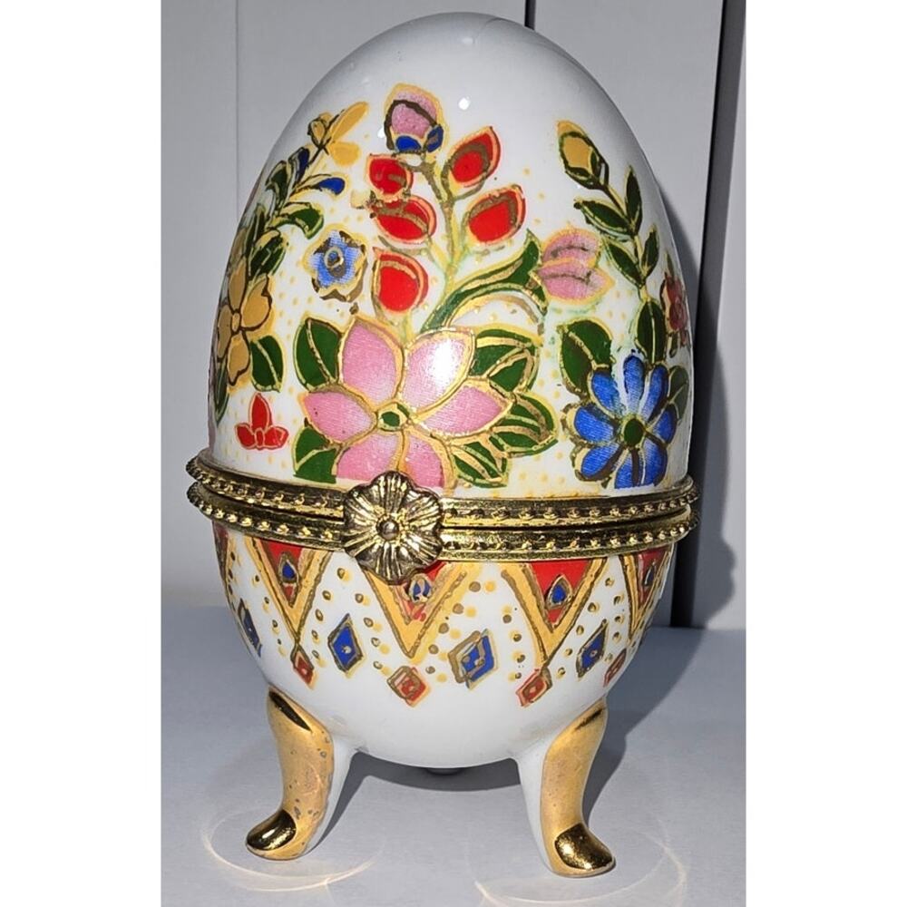 Vintage Hinged Porcelain Egg Trinket Box – Floral, Gold-Tone Band, Three Legs